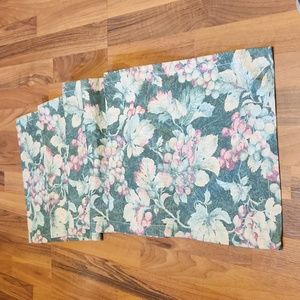 William Sonoma Table Runner Green Grapes Made in Italy 14x90